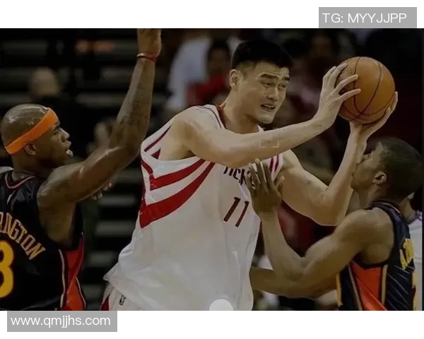 姚明在NBA赛场上的力量不足如何影响他的职业生涯与球队表现分析